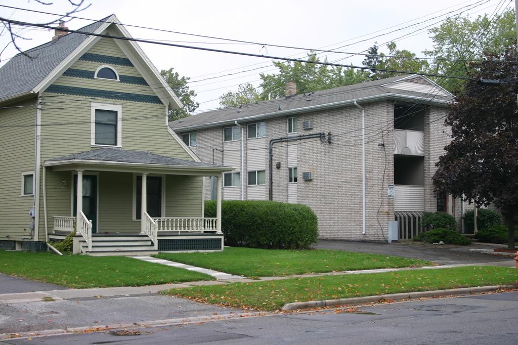 Pictures for Capitol Manor Apartments in Lansing, MI 48933